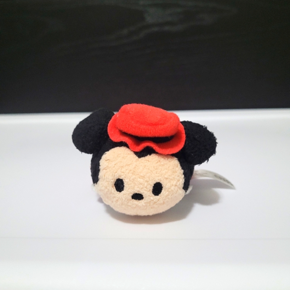 Uniqlo Disney Tsum Tsum Plush Mickey Mouse 3.5" Like NEW - Picture 1 of 3